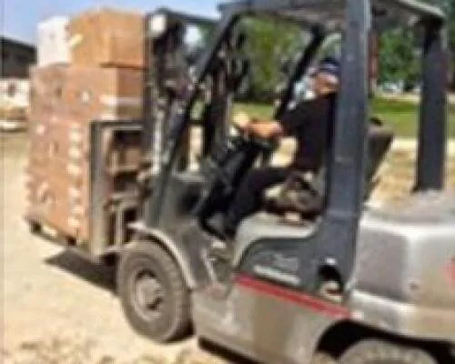 Spende von Zwieback und Fruchtriegeln für Idomeni
